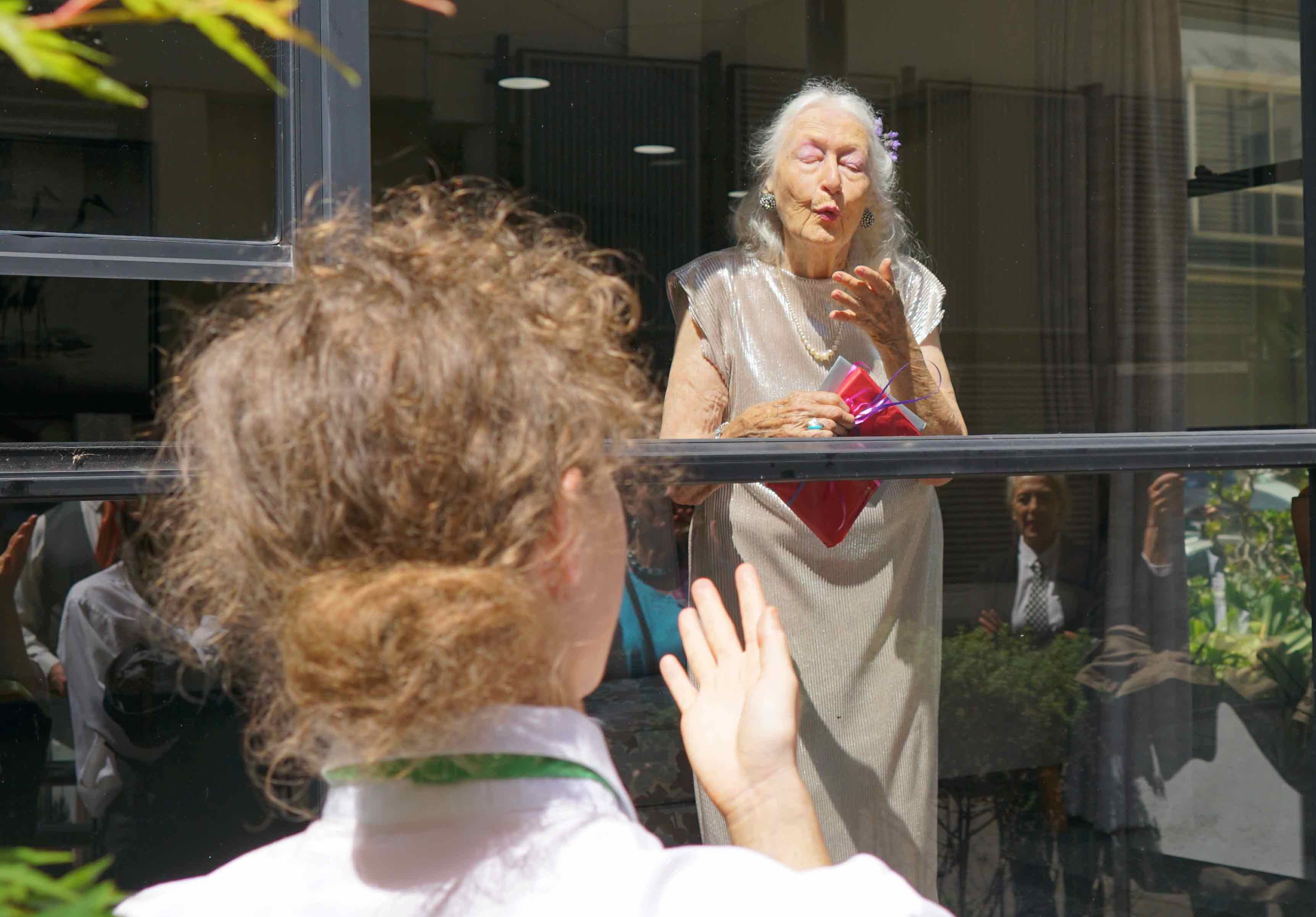 Eileen returns a kiss